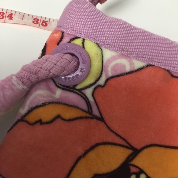 FREE WITH MINIMUM $20 PURCHASE GAP Wristlet / Cosmetics Pouch - Picture 4 of 7